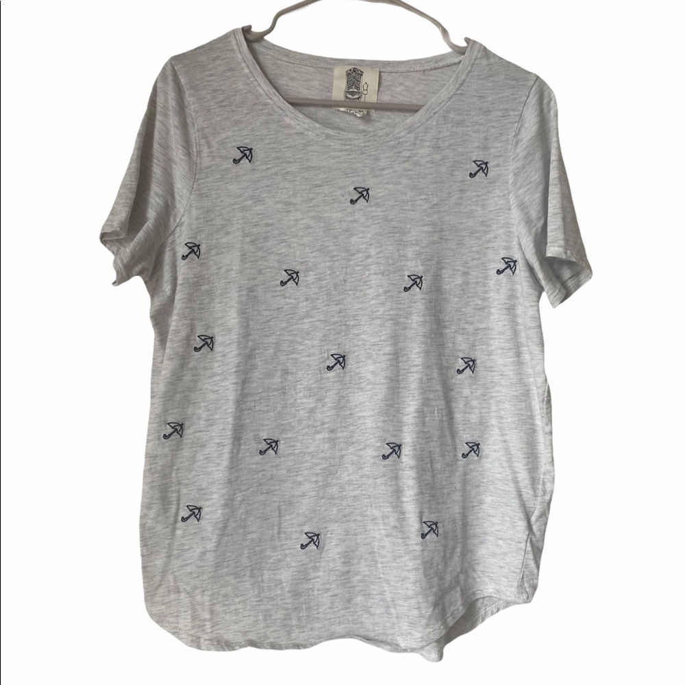Lili’s Closet, Embroidered Umbrella T-shirt Size M